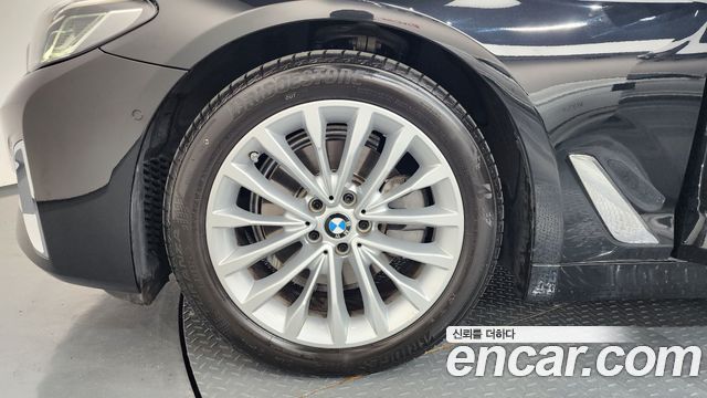 BMW 5-Series 520i Luxury