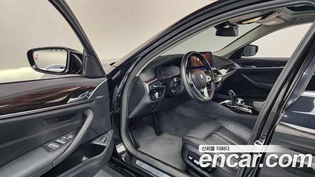 BMW 5-Series 520i Luxury