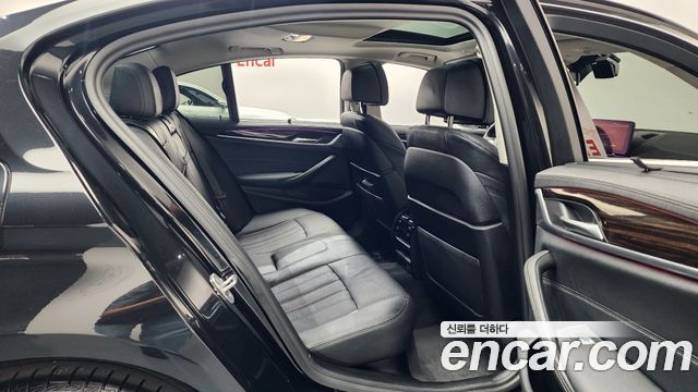 BMW 5-Series 520i Luxury