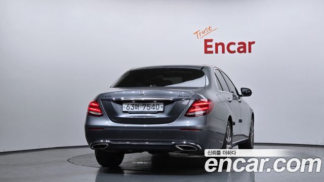 Mercedes-Benz E-Class E300 4MATIC Avnatgarde