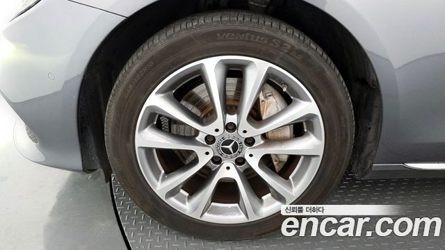 Mercedes-Benz E-Class E300 4MATIC Avnatgarde