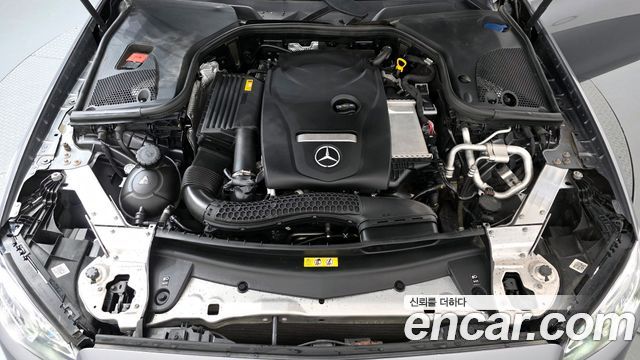 Mercedes-Benz E-Class E300 4MATIC Avnatgarde