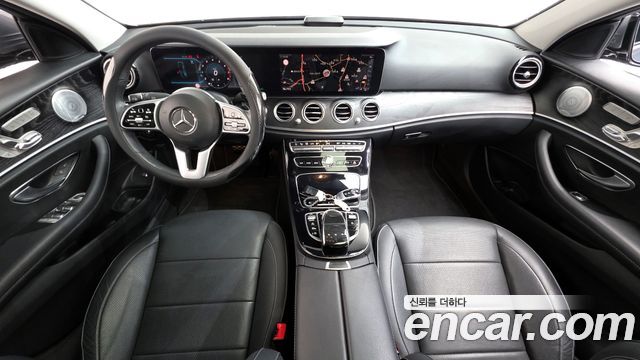 Mercedes-Benz E-Class E300 4MATIC Avnatgarde