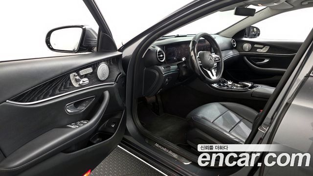 Mercedes-Benz E-Class E300 4MATIC Avnatgarde