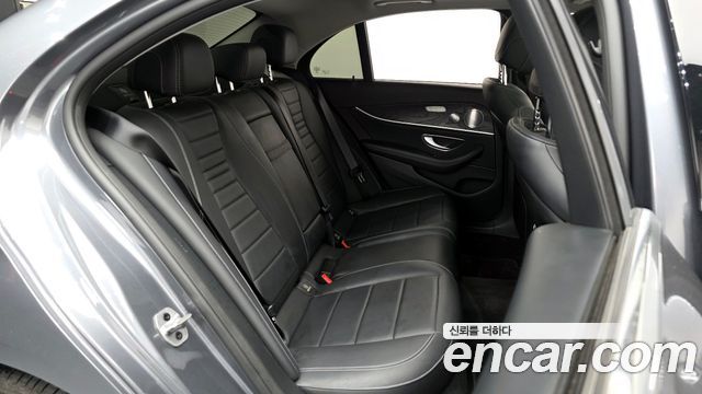 Mercedes-Benz E-Class E300 4MATIC Avnatgarde