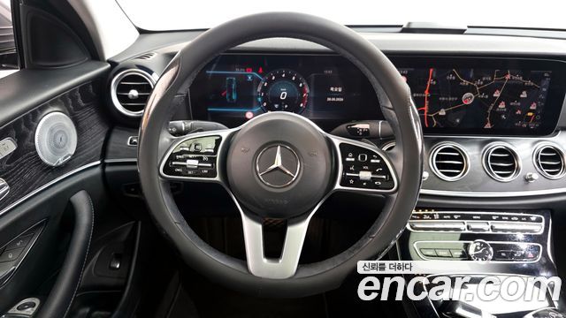 Mercedes-Benz E-Class E300 4MATIC Avnatgarde