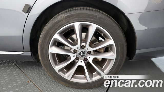Mercedes-Benz E-Class E300 4MATIC Avnatgarde
