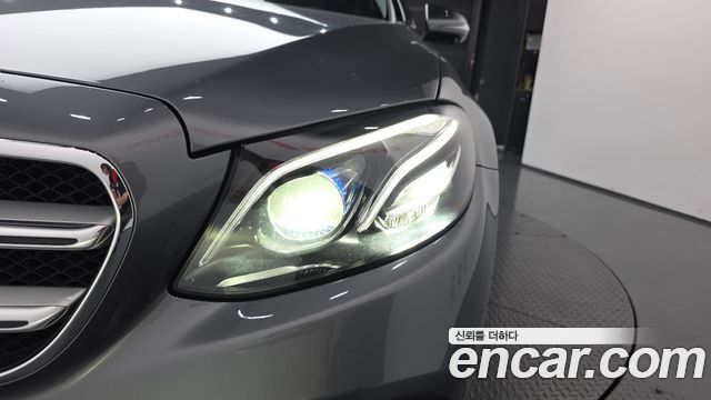 Mercedes-Benz E-Class E300 4MATIC Avnatgarde