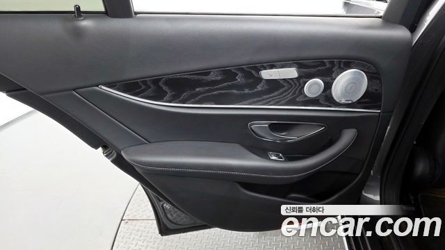 Mercedes-Benz E-Class E300 4MATIC Avnatgarde