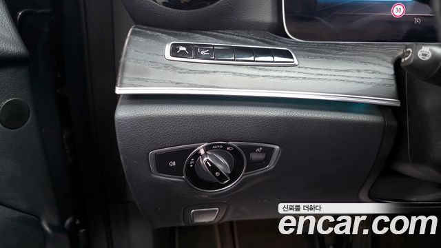 Mercedes-Benz E-Class E300 4MATIC Avnatgarde