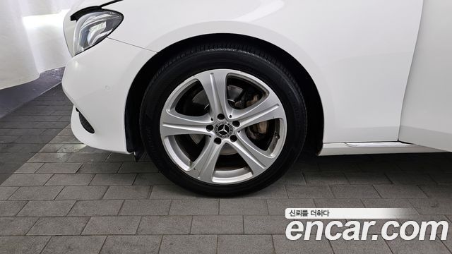 Mercedes-Benz E-Class E200 Avantgarde