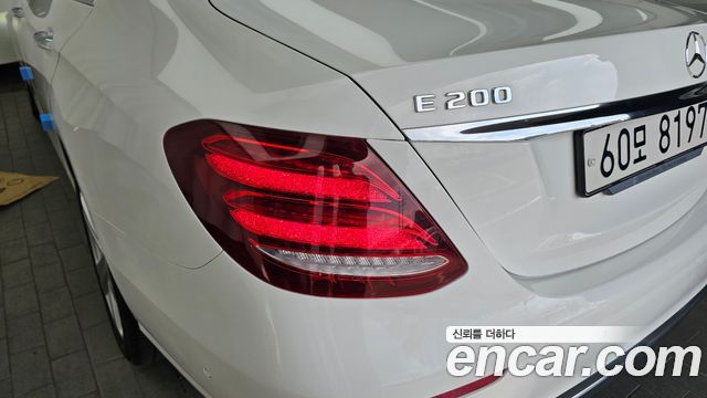 Mercedes-Benz E-Class E200 Avantgarde