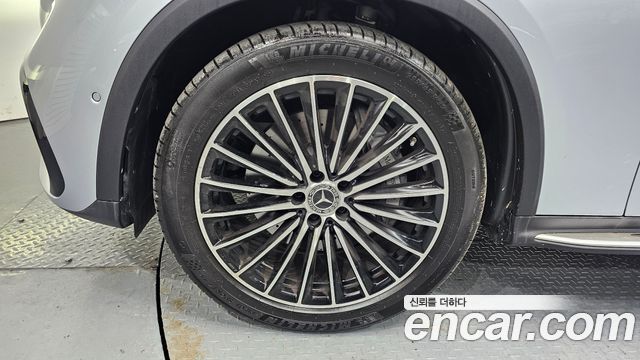 Mercedes-Benz GLC-Class GLC300 4MATIC AMG Line