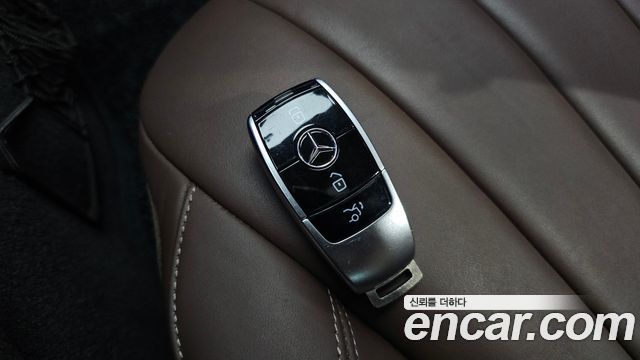 Mercedes-Benz E-Class E220d Exclusive