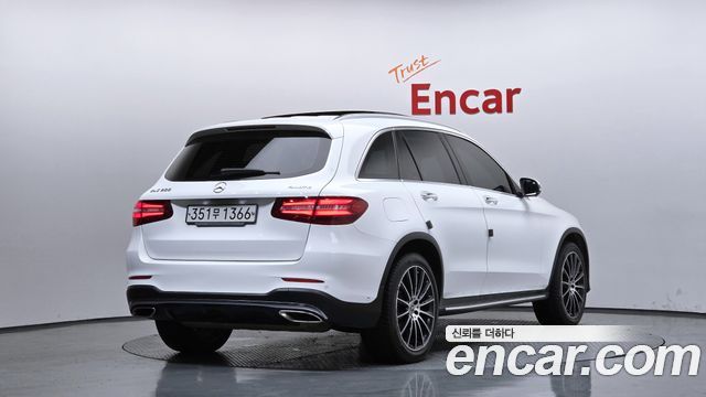 Mercedes-Benz GLC-Class GLC300 4MATIC AMG Line