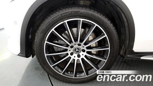 Mercedes-Benz GLC-Class GLC300 4MATIC AMG Line