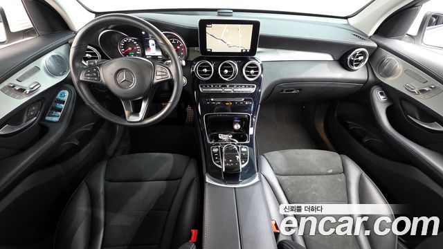 Mercedes-Benz GLC-Class GLC300 4MATIC AMG Line