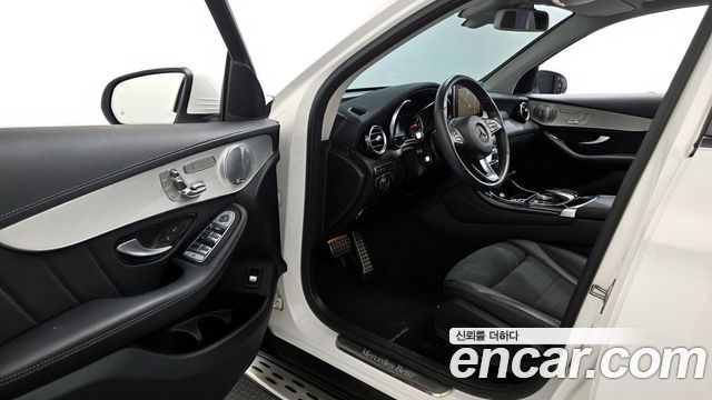 Mercedes-Benz GLC-Class GLC300 4MATIC AMG Line