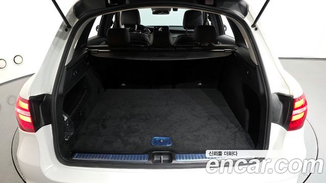 Mercedes-Benz GLC-Class GLC300 4MATIC AMG Line