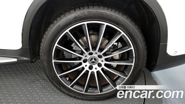 Mercedes-Benz GLC-Class GLC300 4MATIC AMG Line