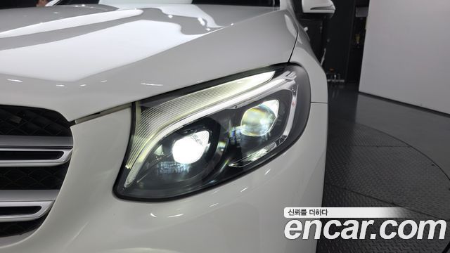 Mercedes-Benz GLC-Class GLC300 4MATIC AMG Line