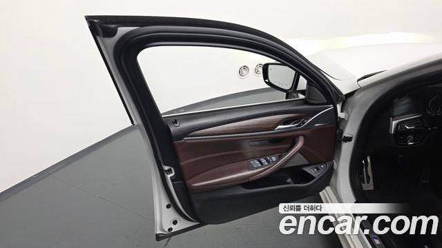BMW 5-Series 530e M Sport