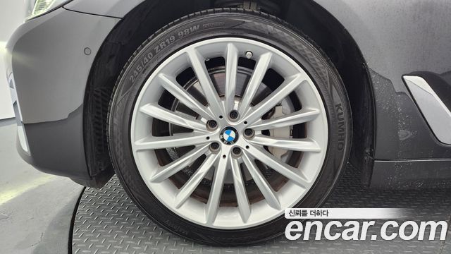 BMW 5-Series 530i Luxury