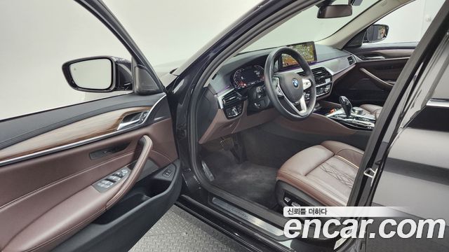 BMW 5-Series 530i Luxury