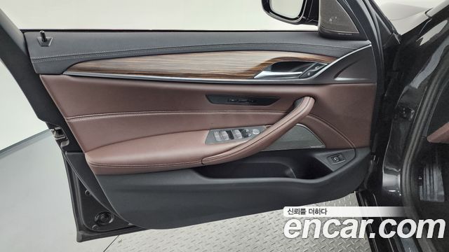 BMW 5-Series 530i Luxury