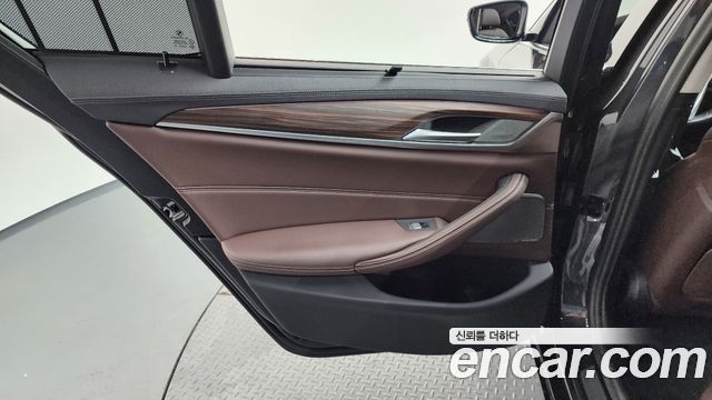 BMW 5-Series 530i Luxury