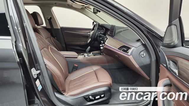 BMW 5-Series 530i Luxury