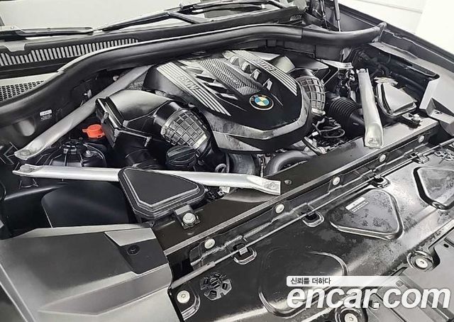 BMW X5 M50i