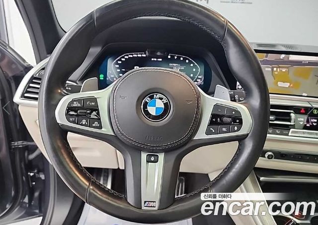 BMW X5 M50i