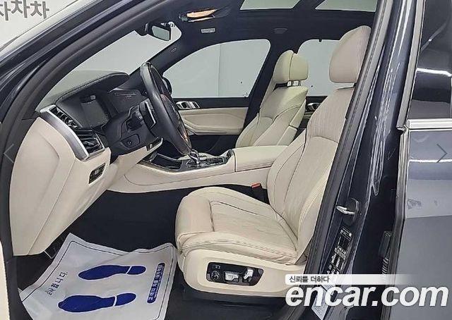 BMW X5 M50i