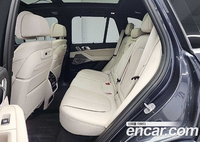 BMW X5 M50i
