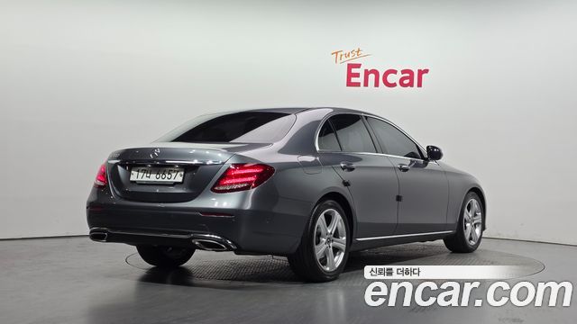 Mercedes-Benz E-Class E200 Avantgarde