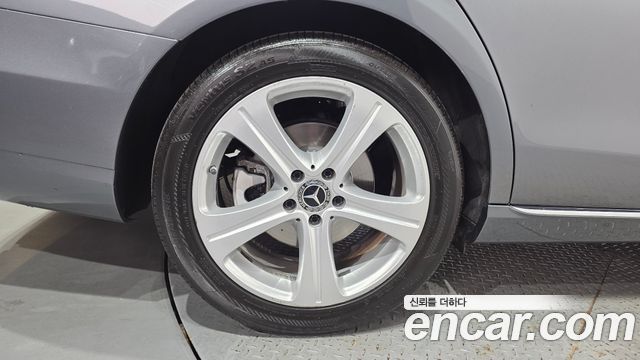 Mercedes-Benz E-Class E200 Avantgarde