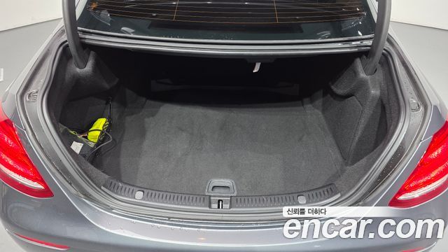 Mercedes-Benz E-Class E200 Avantgarde