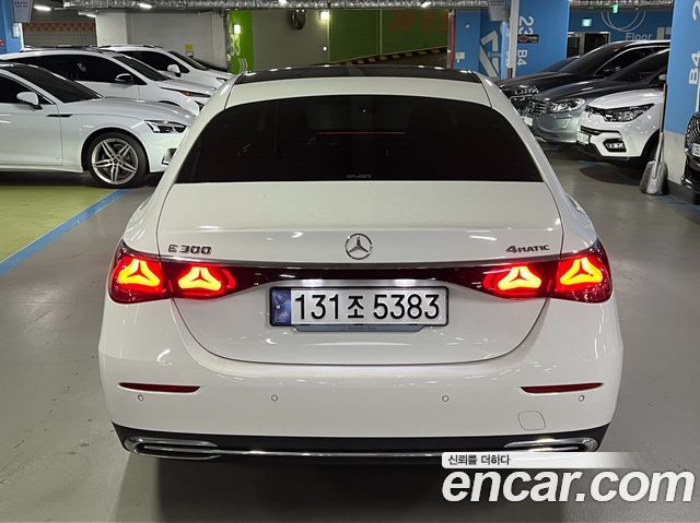 Mercedes-Benz E-Class E300 4MATIC Exclusive