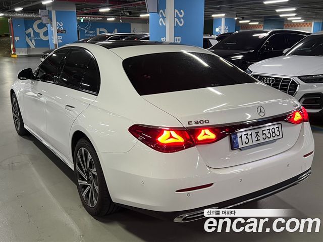 Mercedes-Benz E-Class E300 4MATIC Exclusive