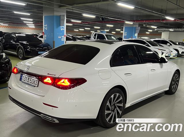 Mercedes-Benz E-Class E300 4MATIC Exclusive