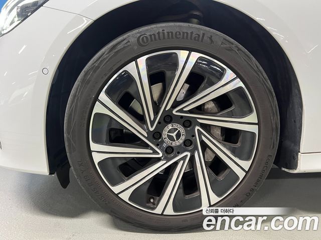 Mercedes-Benz E-Class E300 4MATIC Exclusive