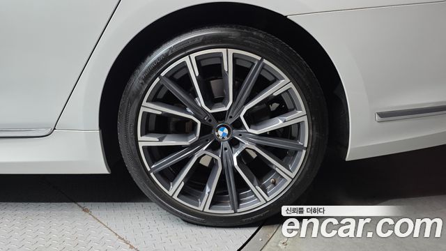 BMW 7-Series 740Li xDrive M Sport Package