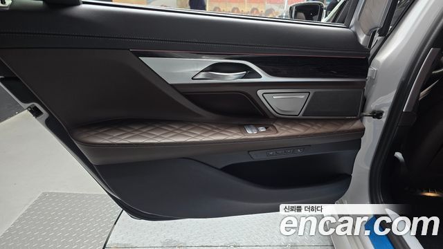 BMW 7-Series 740Li xDrive M Sport Package