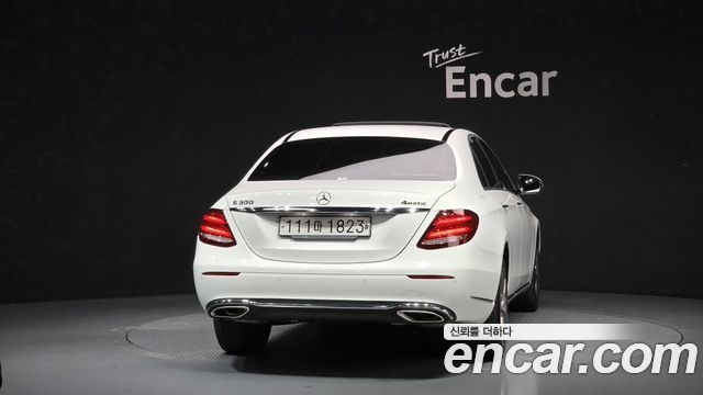 Mercedes-Benz E-Class E300 4MATIC Exclusive