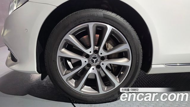 Mercedes-Benz E-Class E300 4MATIC Exclusive