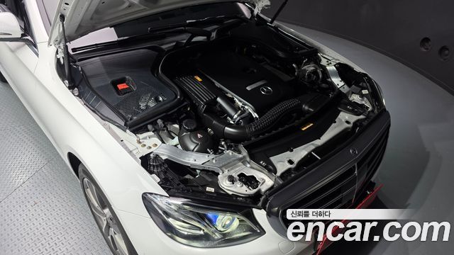 Mercedes-Benz E-Class E300 4MATIC Exclusive