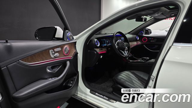 Mercedes-Benz E-Class E300 4MATIC Exclusive