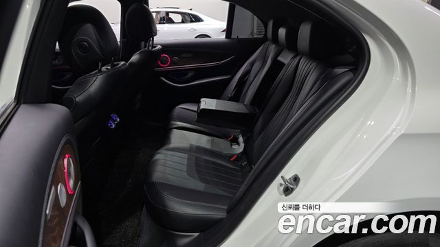 Mercedes-Benz E-Class E300 4MATIC Exclusive
