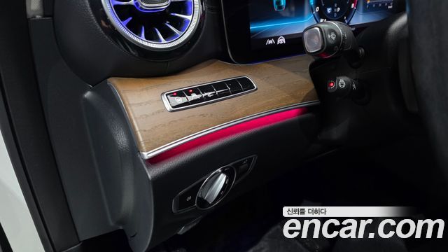 Mercedes-Benz E-Class E300 4MATIC Exclusive